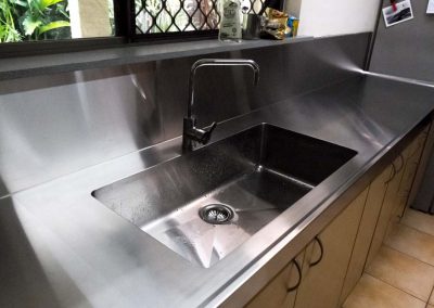 Stainless Steel Sinks and Splashbacks