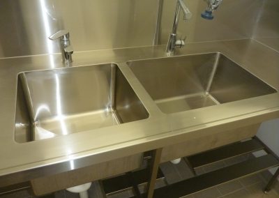 Stainless Steel Sinks and Splashbacks